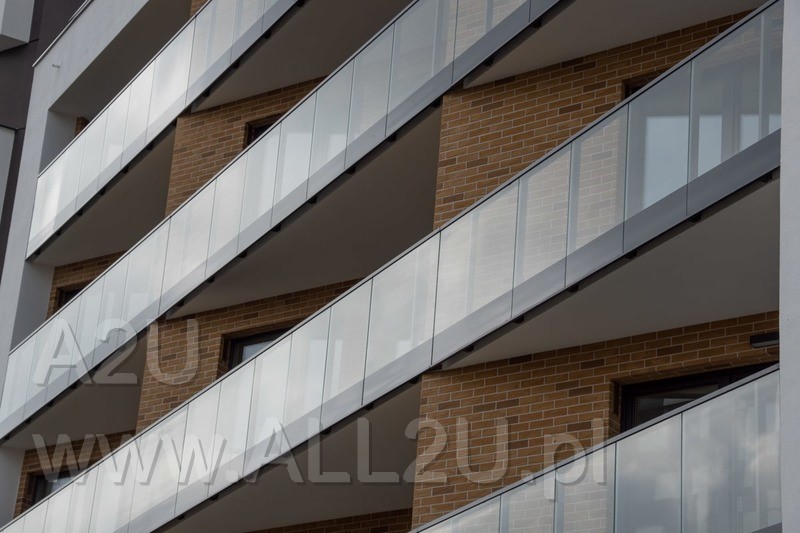 W ofercie firmy A2U znajdą Państwo szeroki wybór konstrukcji oraz kompleksowe wykonanie, w tym balustrady nierdzewne, aluminiowe, szklane, samonośne, poręcze schodowe, zabudowa tarasu, zabudowa balkonu, ścianki szklane, przegrody. www.all2u.pl