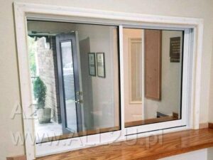 Oferujemy okienka podawcze, kasowe wykonane z aluminium Mogą być to okna przesuwne w płaszczyźnie poziomej lub pionowej. Okna mogą być anodowane bądź lakierowane na dowolny kolor wg palety Ral.