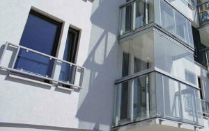 W ofercie firmy A2U znajdą Państwo szeroki wybór konstrukcji oraz kompleksowe wykonanie, w tym balustrady nierdzewne, aluminiowe, szklane, samonośne, poręcze schodowe, zabudowa tarasu, zabudowa balkonu, ścianki szklane, przegrody. www.all2u.pl