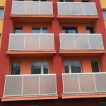 W ofercie firmy A2U znajdą Państwo szeroki wybór konstrukcji oraz kompleksowe wykonanie, w tym balustrady nierdzewne, aluminiowe, szklane, samonośne, poręcze schodowe, zabudowa tarasu, zabudowa balkonu, ścianki szklane, przegrody. www.all2u.pl