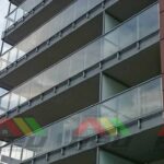 a2u balustrada aluminiowa porecz szklana samonosna aluminiowa zabudowa tarasu balkonu ogrod zimowy patio zadaszenie wiatrolap pergola oslona www.all2u.pl